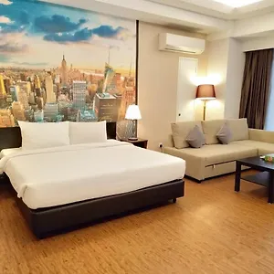 Grand Service @ Times Square Апартаменты